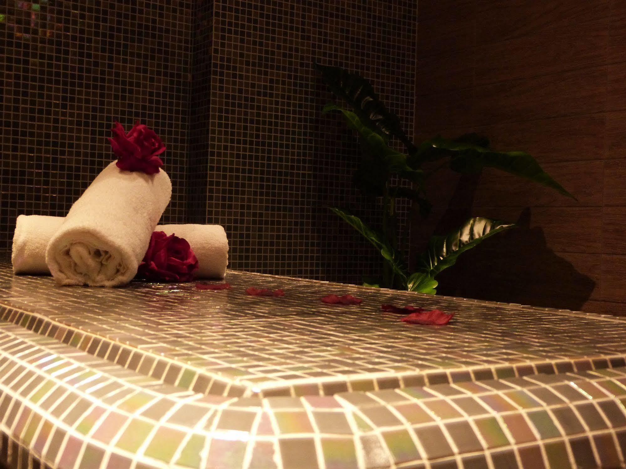 Ax Hotel Spa & Restaurant Chorges Εξωτερικό φωτογραφία